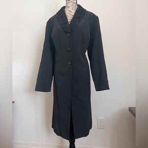 🤩 Beautiful JulianTaylor overcoat! 💕